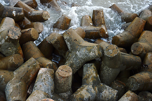 포토 JPG 해외이미지 선 벽 파도 바다 백그라운드 사다리 벽돌 새로움 안전 사람없음 야외 물 항구 힘 블록 보호 큼 바리케이드 댐 묘사 부식 방파제 질감 예방 포트 무거움 고체 꼬투리 나루 단절 콘크리트 해외202004 해외포토 자연요소 공공시설 컨셉 교통시설 도구 무게 크기 파일형식 이미지허브