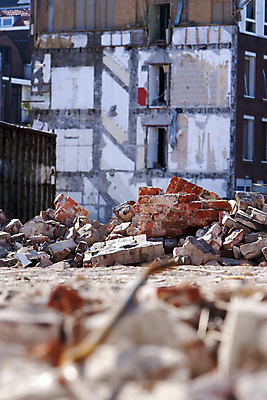 포토 JPG 해외이미지 나무 산업 벽돌 사람없음 건물 손상 장비 건설현장 보호 쓰레기 파편 네덜란드 먼지 파멸 해외202004 해외포토 식물 건축물 유럽 컨셉 건설업 파일형식 소멸 이미지허브