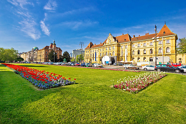 포토 JPG 해외이미지 식물 공원 꽃 유럽 건축양식 자연 하늘 파노라마 풍경 사람없음 건물 빨간색 초록색 파란색 컬러풀 노란색 환경 정원 튤립 도시 센터 도심 그림 대학교 박물관 정사각형 장면 지역 타운 크로아티아 일반 내추럴 자그레브 해외202004 해외포토 도형 건축물 공공시설 건축 나라 컬러 학교 촬영기법 생태계 파일형식 이미지허브