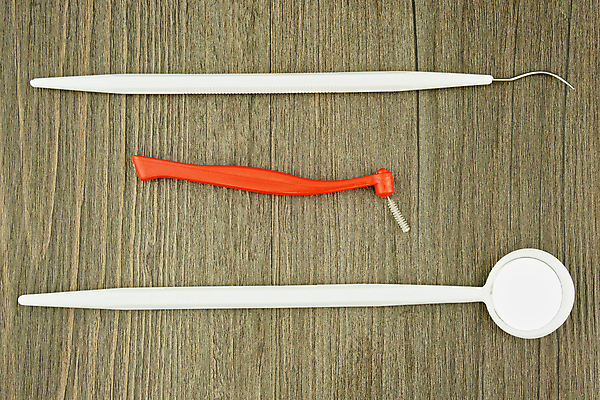 포토 JPG 해외이미지 건강 치과 사람없음 금속 거울 장비 흰색 기구 공구 치아 플라스틱 청소 치과의사 명패 위생관리 철강 해외202004 해외포토 컬러 재질 병원 관리 의사 도구 소화기관 파일형식 이미지허브