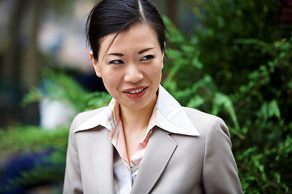 포토 JPG 해외이미지 모델 직업 라이프스타일 여자 행복 비즈니스 통신 태국 성공 노동자 한국 한명 서기 사람 동양인 정장 성인 야외 유행 판매 일본 중국 업무 비즈니스우먼 자신감 컨설턴트 경영 카피스페이스 해외202004 해외포토 1 옷 감정 아시아 컨셉 모션 인종 생활 공백 작업 직장인 전문직 상담 파일형식 이미지허브