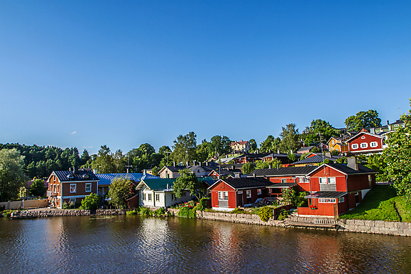 포토 JPG 해외이미지 주간 나무 여행 건축양식 하늘 주택 풍경 사람없음 야외 건물 목재 물 여름 강 마을 환경 타운 해외202004 해외포토 자연요소 식물 건축물 계절 건축 재료 도시 파일형식 이미지허브