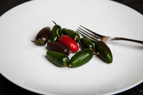 포토 JPG 해외이미지 접시 음식 포크 다이어트 고추 사람없음 농작물 저녁식사 흰색 뜨거움 맛 매움 국산 해외202004 해외포토 식기 컬러 컨셉 농업 채소 건강 식사 파일형식 이미지허브