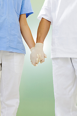 포토 JPG 해외이미지 백인 손 커플 여자 남자 행복 장갑 유니폼 2 함께함 병원 사랑 서기 사람 성인 사람없음 건강관리 믿음 손잡기 간호사 의사 실험복 전문직 결합 동료 치과의사 팔 돌봄 유대감 해외202004 해외포토 서양인 직업 잡화 옷 감정 컨셉 의학 관계 모션 건강 관리 신체부위 의료진 가운 파일형식 이미지허브