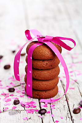 포토 JPG 해외이미지 리본 포장 사람없음 쌓기 쿠키 초콜릿 원두 달콤 꽃가루 나무배경 해외202004 해외포토 커피 백그라운드 모션 디저트 맛 가루 파일형식 이미지허브