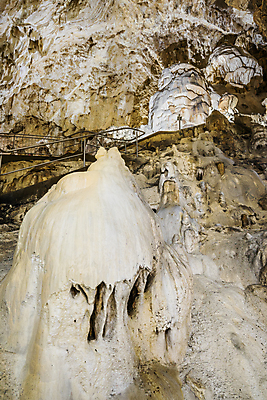 포토 JPG 해외이미지 벽 자연 실내 그림자 사람없음 내부 빛 갈색 어둠 침묵 시험 탐험 바위 기둥 동굴 미술관 묘사 질감 안심 지하 내추럴 깊이 땅바닥 슬로바키아 종유석 지질학 철책 해외202004 해외포토 교육 건축 유럽 컬러 바닥 육류 소리 돌_바위 생태계 파일형식 이미지허브
