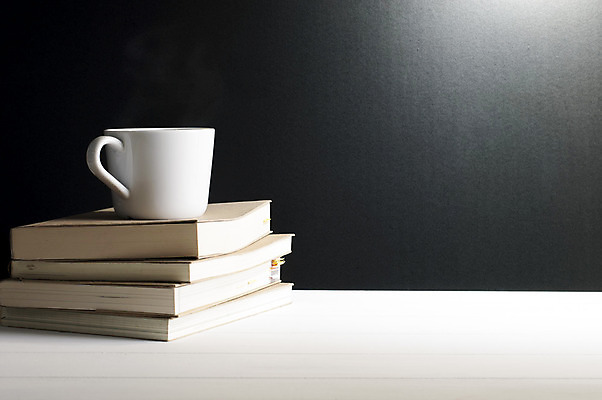 포토 JPG 해외이미지 학생 커피 음료 백그라운드 탁자 휴식 사람없음 목재 책 컵 독서 갈색 검은색 시험 머그컵 수확 덮개 흰색 뜨거움 연기 대학교 그런지 옛날 정물화 카페인 해외202004 해외포토 나무 식기 교육 컬러 가구 컨셉 농업 재료 학교 뚜껑 그림 파일형식 이미지허브