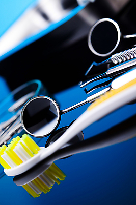 포토 JPG 해외이미지 사람없음 파란색 칫솔 치과용품 해외202004 구강거울 해외포토 컬러 위생용품 의료용품 파일형식 이미지허브