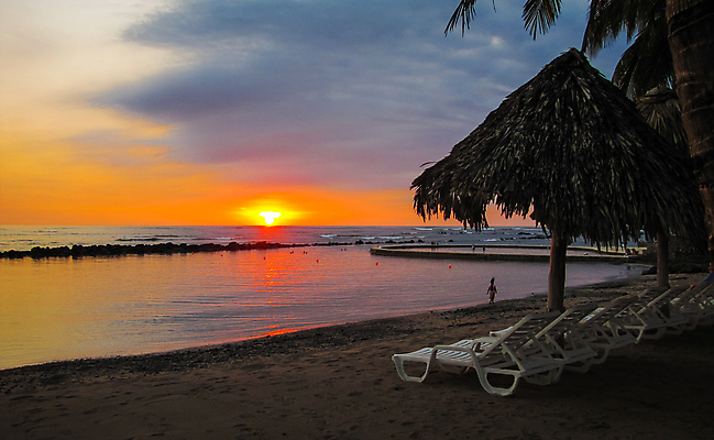 포토 JPG 해외이미지 파도 바다 오렌지 우산 따뜻함 사람 사람없음 물 컬러풀 햇빛 태양 반사 일몰 황금 저녁 오두막 수영선수 해외202004 해외포토 자연요소 컬러 과일 운동선수 노을 야간 파일형식 이미지허브