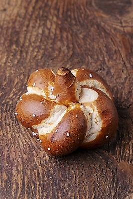 포토 JPG 해외이미지 전통 음식 빵 백그라운드 탁자 맥주 독일 사람없음 목재 갈색 빵집 시골 신선 맛 아침식사 밀 굽기 소금 부드러움 옥토버페스트 절임 짠맛 페스츄리 핸드메이드 브레첼 바이에른사람 해외202004 해외포토 나무 유럽 컬러 가구 컨셉 재료 디저트 곡류 주류 상점 식사 감각 구이 파일형식 이미지허브