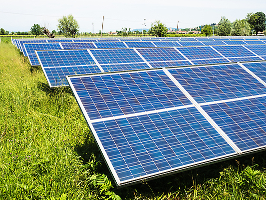 포토 JPG 해외이미지 주간 풍경 초원 사람없음 야외 태양에너지 집열판 해외202004 해외포토 자연요소 그린에너지 파일형식 이미지허브