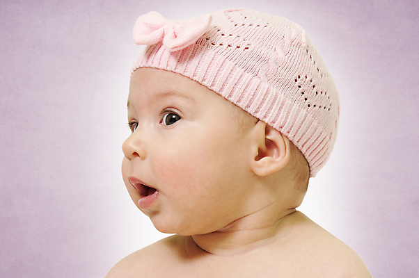 포토 JPG 해외이미지 백인 1 응시 여자 행복 얼굴 어린이 분홍색 백그라운드 휴식 주택 실내 건강 한명 미소 사람 옆모습 가로 파란색 머리 보라색 흰색 아기 신생아 작음 낮잠 팔 월 거짓말 걸음마 결백 천진난만 캡모자 해외202004 해외포토 서양인 모자_잡화 시선 감정 뷰포인트 컬러 컨셉 모션 표정 내부 건물 신체부위 잠 날짜 크기 파일형식 이미지허브