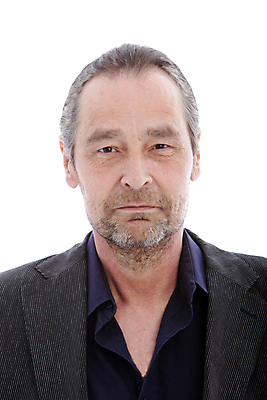 포토 JPG 해외이미지 백인 1 응시 남자 얼굴 중년 백그라운드 생각 수염 표정 한명 성인 재킷 회색 흰색 표현 오픈 명상 고민 싱글 목 노려봄 배려 심각 해외202004 해외포토 서양인 시선 감정 컬러 컨셉 사람 신체부위 외투 파일형식 이미지허브