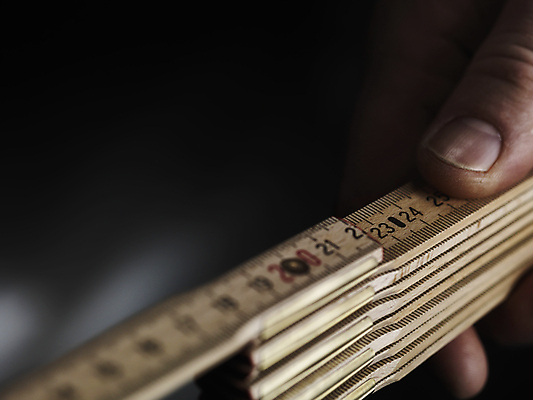 포토 JPG 해외이미지 손 장갑 백그라운드 컨셉 설계 노동자 주택 자 관리 사람없음 건물 흰색 기구 도구 공구 업무 작업 수리 목수 묘사 측정 목공예 고정 규칙 계량기 DIY 고립 복원 업그레이드 접기 해외202004 해외포토 직업 건축물 잡화 컬러 모션 문구용품 취미 신체부위 공예 파일형식 이미지허브