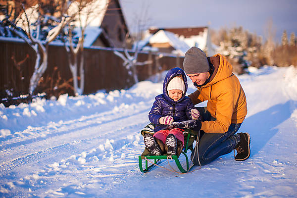 포토 JPG 해외이미지 주간 전신 백인 라이프스타일 공원 여자 남자 딸 행복 어린이 겨울 가족 함께함 미소 웃음 사람 소녀 성인 야외 두명 걷기 기쁨 아빠 승차 무릎꿇기 겨울옷 썰매 썰매타기 부녀 겨울풍경 해외202004 해외포토 자연요소 서양인 옷 계절 공공시설 감정 컨셉 관계 모션 표정 풍경 생활 전통놀이 파일형식 이미지허브