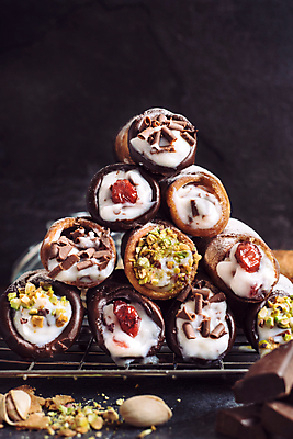 포토 JPG 해외이미지 전통 접시 음식 오렌지 과일 디저트 치즈 사탕 요리 사람없음 케이크 초콜릿 이탈리아 껍질 이탈리아음식 차 달콤 아침식사 설탕 굽기 크림 준비 폭식 바닐라 페스츄리 핸드메이드 해외202004 해외포토 식기 유럽 음료 빵 유제품 서양음식 식사 맛 구이 파일형식 이미지허브