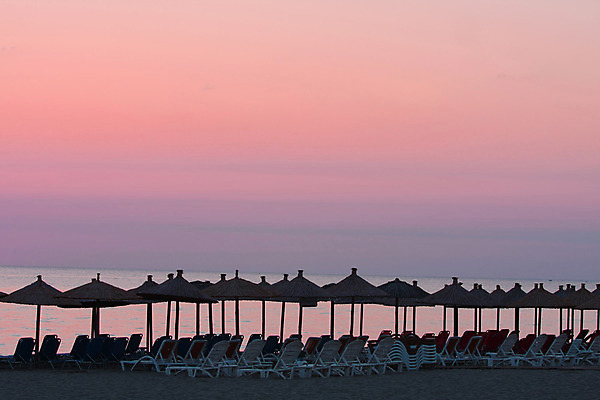 포토 JPG 해외이미지 구름 물결 모래 파도 바다 여행 백그라운드 자연 하늘 아침 날씨 휴가 풍경 사람없음 물 여름 빛 컬러풀 햇빛 태양 일출 황혼 일몰 새벽 황금 저녁 지중해 휴양지 양산 천국 빛망울 내추럴 해외202004 해외포토 주간 자연요소 계절 컬러 노을 장소 야간 생태계 파일형식 이미지허브