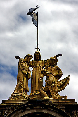 포토 JPG 해외이미지 구름 드레스 남자 선 십자가 곡선 하늘 벽돌 주택 그림자 미술 정장 사람없음 조각상 노란색 금속 검은색 회색 흰색 깃발 기둥 점 얼룩 원형 티켓 역사 칼 삼각형 정상 철 대리석 후광 천연기념물 아르헨티나 부에노스아이레스 옛날 절개 콘크리트 해외202004 해외포토 자연요소 도형 옷 건축 컬러 재료 재질 문화예술 사람 건물 빛 조형물 남아메리카 파일형식 이미지허브