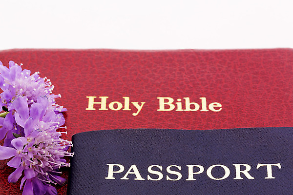 포토 JPG 해외이미지 꽃 행복 여행 비즈니스 성공 사람없음 책 빨간색 파란색 글로벌 믿음 보라색 기쁨 흰색 황금 편지 심볼 여권 신성 정물화 충실 카피스페이스 해외202004 해외포토 식물 감정 컬러 컨셉 공백 그림 파일형식 이미지허브