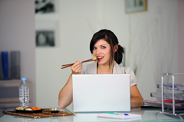 포토 JPG 해외이미지 모양 접시 음식 벽 아침 한명 앉기 내부 물 컴퓨터 사무실 독서 갈색 공책 중국 회색 정보 덮개 휴게실 뉴스 맛 배열 속도 준비 그림 서식 통나무 일시정지 습관 점심식사 해외202004 해외포토 주간 자연요소 나무 1 식기 아시아 컬러 컨셉 비즈니스 모션 문구용품 사람 전자제품 식사 뚜껑 파일형식 이미지허브