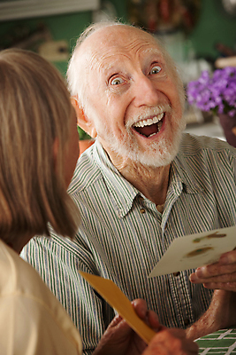 포토 JPG 해외이미지 1 커플 여자 남자 행복 얼굴 탁자 남편 봉투 주택 실내 웃음 사람 성인 두명 주방 놀람 회색 표현 인사 아내 신용카드 생일 주름 유머 카우보이 읽기 바보 반응 혼자 해외202004 해외포토 기념일 감정 컬러 가구 관계 모션 표정 내부 건물 신체부위 금융 예절 파일형식 이미지허브