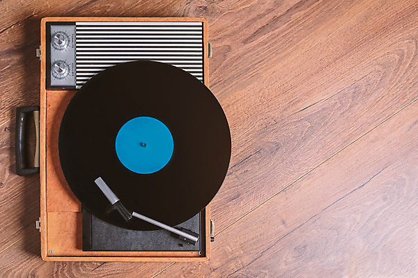 포토 JPG 해외이미지 음악 백그라운드 놀이 탁자 사람없음 목재 파티 유행 라벨 소리 듣기 장비 수확 골동품 흰색 기록 역사 클래식 정상 앨범 DJ 향수 복고 디스코 오디오 70대 축음기 스테레오 비닐 턴테이블 선로 옛날 플레이어 스타일 해외202004 해외포토 나무 노년 컬러 음향기기 가구 컨셉 농업 재료 모션 재질 문화예술 프레임 이벤트 전자제품 화장품 춤 파일형식 이미지허브