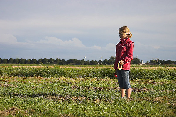 포토 JPG 해외이미지 백인 구름 1 라이프스타일 공원 어린이 밧줄 줄 놀이 하늘 한명 사람 잔디 야외 세로 금발 정원 가득함 연 꼬리 조랑말 길이 유일 해외202004 해외포토 자연요소 서양인 식물 헤어스타일 공공시설 생활 놀이용품 말_동물 파일형식 이미지허브