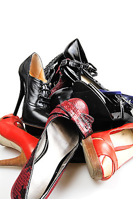 포토 JPG 해외이미지 드레스 옷 여자 남자 구두 신발 사람없음 빨간색 쇼핑 갈색 유행 검은색 쌍 고급 우아함 큼 가죽 오브젝트 심플 슛 문제 스타일 유일 해외202004 해외포토 컬러 컨셉 사람 크기 파일형식 이미지허브