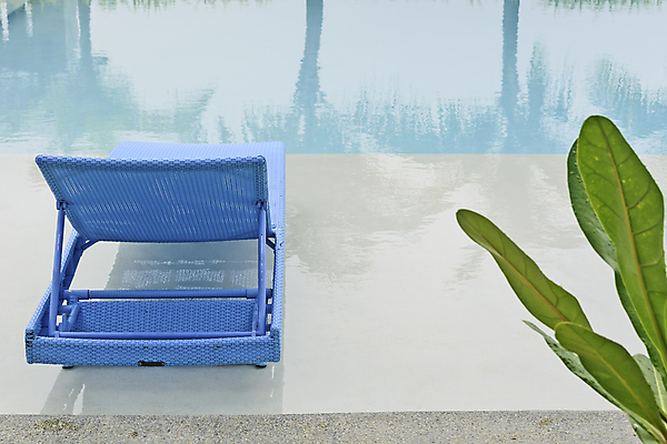 포토 JPG 해외이미지 식물 선 여행 가구 벤치 의자 호텔 휴가 휴식 앉기 사람없음 초록색 물 여름 파란색 태양 흰색 고급 선탠 오브젝트 휴양지 야외의자 터키석 해외202004 해외포토 자연요소 계절 컬러 생활용품 컨셉 모션 숙소 장소 보석 파일형식 이미지허브