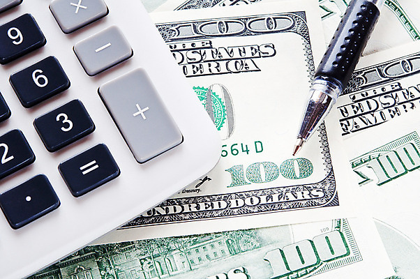 포토 JPG 해외이미지 지폐 돈 비즈니스 사람없음 금융 펜 달러 거래 계산기 상업 해외202004 해외포토 문구용품 경제 필기구 장비 재산 파일형식 이미지허브