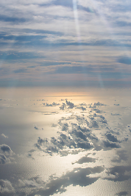 포토 JPG 해외이미지 구름 계절 하늘색 하늘 바람 날씨 풍경 사람없음 야외 가로 여름 빛 햇빛 태양 평화 우주 환경 맑음 봄 자유 분위기 수분 낙하산 장면 천국 솜털 흐림 오존 해외202004 해외포토 자연요소 컨셉 파란색 파일형식 이미지허브