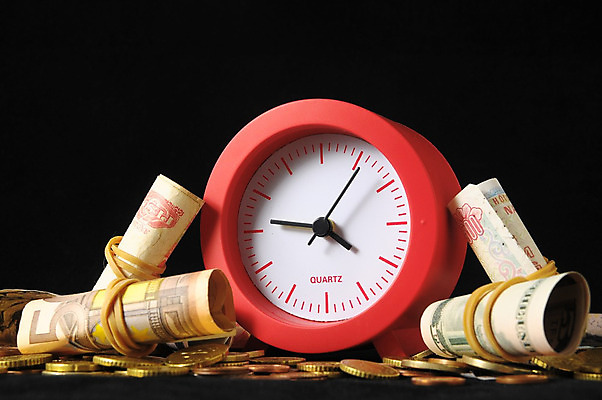 포토 JPG 해외이미지 시계 백그라운드 컨셉 지폐 돈 비즈니스 사람없음 빨간색 금융 경제 달러 동전 검은색 성장 시간 절약 시장 재산 가격 손목시계 사인 속도 투자 공포 이익 보물 타이머 대출 빚 수입 위기 해외202004 해외포토 컬러 장신구 파일형식 이미지허브