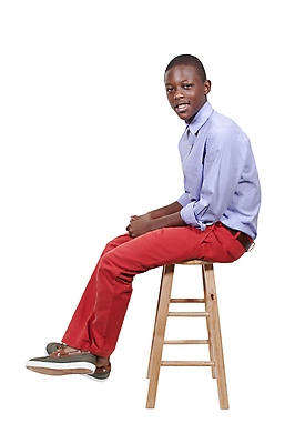 포토 JPG 해외이미지 학생 라이프스타일 옷 남자 행복 얼굴 포즈 의자 한명 서기 미소 사람 앉기 소년 성인 10대 청춘 유행 검은색 표현 자신감 시원함 엉덩이 스타일 해외202004 해외포토 1 감정 어린이 컬러 가구 컨셉 모션 청소년 표정 생활 신체부위 파일형식 이미지허브