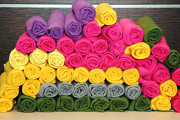 포토 JPG 해외이미지 디자인 드레스 옷 분홍색 셔츠 티셔츠 종류 사람없음 목재 초록색 빛 컬러풀 유행 세일 상점 침묵 직물 면 그룹 시장 선택 상품 쇼핑몰 묘사 오브젝트 상업 광장 모음 소매 신발장 줄서기 스타일 해외202004 해외포토 나무 컬러 컨셉 상의 재료 모션 소리 파일형식 이미지허브