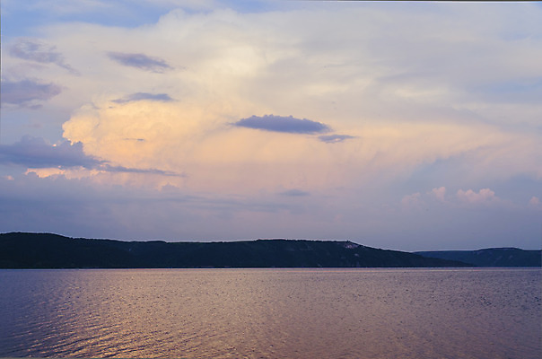 포토 JPG 해외이미지 자연 하늘 아침 낚시 풍경 사람없음 야외 여름 강 마을 계곡 6월 7월 우크라이나 웅장함 해외202004 해외포토 주간 계절 유럽 레저 날짜 생태계 파일형식 이미지허브