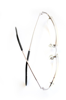 포토 JPG 해외이미지 응시 안경 과학 유리 프레임 건강 사람 사람없음 가로 약 유행 흰색 기구 우아함 오브젝트 싱글 시력 시력검사 카메라렌즈 고립 해외202004 해외포토 시선 잡화 컬러 컨셉 의학 재질 카메라 검사_조사 파일형식 이미지허브