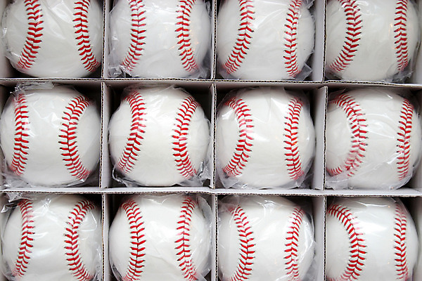 포토 JPG 해외이미지 스포츠 공 놀이 새로움 사람없음 상자 장비 야구 게임 던지기 시작 포수 유리주전자 짐싸기 파우치 많음 해외202004 해외포토 컨셉 가방 모션 유리 주전자 구기 야구선수 파일형식 이미지허브