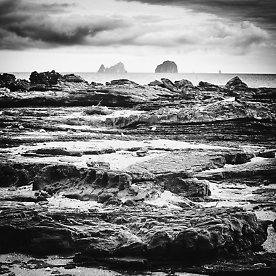 포토 JPG 해외이미지 구름 아시아 모래 바다 섬 여행 백그라운드 태국 자연 산 풍경 해변 사람없음 야외 여름 햇빛 검은색 어둠 조약돌 바위 흰색 만 가장자리 정사각형 폭풍 석호 내추럴 안다만 폭풍우 해외202004 해외포토 자연요소 도형 계절 나라 컬러 날씨 태양 돌_바위 비_날씨 둘레 자연재해 생태계 파일형식 이미지허브