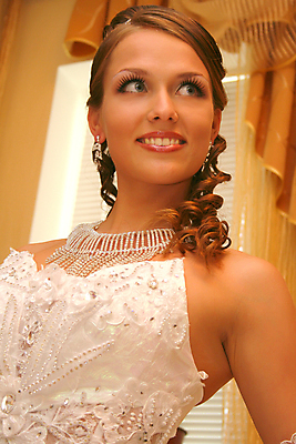 포토 JPG 해외이미지 1 드레스 여자 행복 얼굴 결혼 한명 웃음 사람 이벤트 성인 유행 기쁨 흰색 축하 가운 만족 흥분 약혼 해외202004 해외포토 옷 감정 컬러 컨셉 표정 신체부위 약속 파일형식 이미지허브