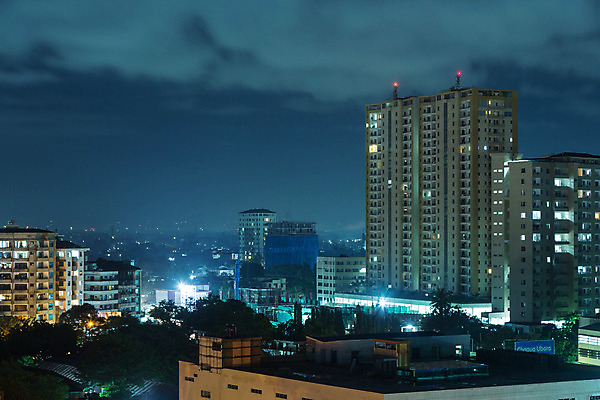 포토 JPG 해외이미지 백그라운드 건축양식 아프리카 거리 주택 안테나 풍경 사람없음 건물 빛 도시풍경 도시 도심 정상 야간 장면 스카이라인 탄자니아 해외202004 해외포토 자연요소 건축물 건축 나라 통신 파일형식 이미지허브