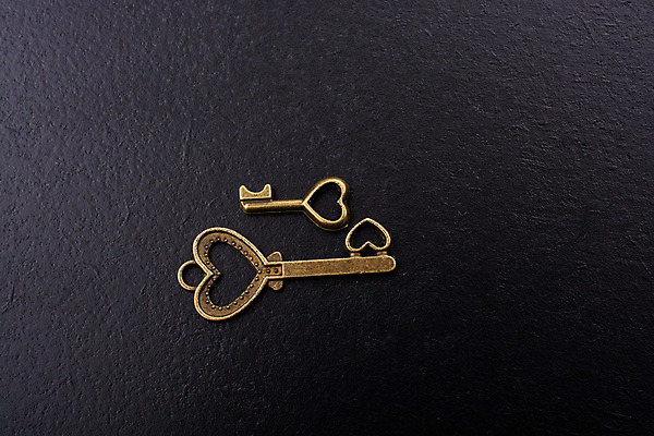 포토 JPG 해외이미지 백그라운드 사람없음 검은색 하트 황금열쇠 해외202004 해외포토 모양 컬러 열쇠 파일형식 이미지허브