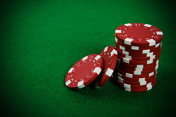 포토 JPG 해외이미지 백그라운드 놀이 탁자 사람없음 빨간색 초록색 쌓기 검은색 게임 흰색 마음 우승 원형 도박 위험 삽 카지노 기회 포커 잭 곤봉 해외202004 해외포토 도형 스포츠용품 컬러 가구 컨셉 모션 최고 트럼프 파일형식 이미지허브