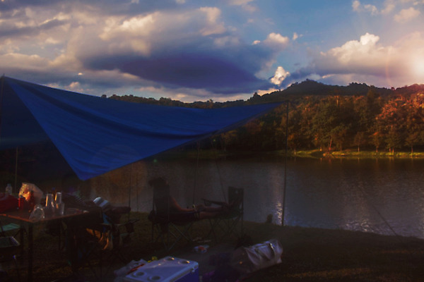 포토 JPG 해외이미지 라이프스타일 여자 남자 행복 호수 자연 휴가 휴식 함께함 매달리기 대화 사람 앉기 사람없음 야외 친구 청춘 강 소풍 침묵 캠핑 시골 그룹 숲 장면 주말 추적 섞기 채팅 해외202004 해외포토 감정 컨셉 관계 모션 레저 말하기 생활 야외활동 소리 생태계 파일형식 이미지허브