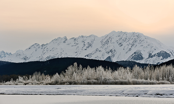 포토 JPG 해외이미지 나무 구름 공원 지구 바다 여행 겨울 자연 하늘 산 안테나 파노라마 풍경 사람없음 야외 물 파란색 강 얼음 미국 일몰 추위 흰색 만 황무지 저녁 북극 진흙 알래스카 생태학 전국 눈내림 해외202004 해외포토 자연요소 식물 계절 공공시설 교육 컬러 북아메리카 통신 눈_날씨 촬영기법 노을 야간 극지방 생태계 파일형식 이미지허브