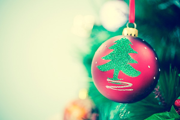 포토 JPG 스튜디오촬영 백그라운드 크리스마스장식 크리스마스 크리스마스용품 실내 근접촬영 사람없음 아웃포커스 장식 크리스마스트리 방울 오브젝트 국내포토 기념일 뷰포인트 촬영기법 내부 용품 파일형식