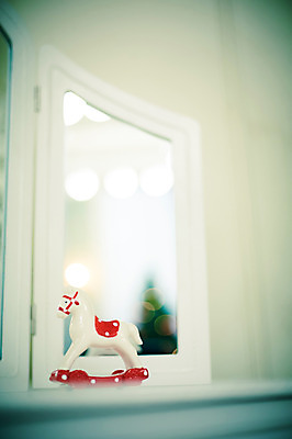 포토 JPG 스튜디오촬영 백그라운드 크리스마스장식 크리스마스 크리스마스용품 실내 사람없음 아웃포커스 장식 장난감 말_게임 목마 오브젝트 국내포토 기념일 촬영기법 내부 용품 파일형식