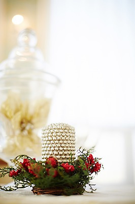 포토 JPG 스튜디오촬영 꽃 백그라운드 크리스마스장식 크리스마스 초 크리스마스용품 실내 사람없음 아웃포커스 장식 바구니 오브젝트 국내포토 식물 기념일 촬영기법 내부 용품 파일형식