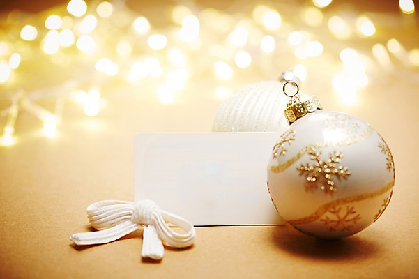 포토 JPG 스튜디오촬영 리본 백그라운드 크리스마스장식 크리스마스 크리스마스용품 조명 프레임 실내 사람없음 아웃포커스 장식 방울 오브젝트 국내포토 기념일 촬영기법 내부 용품 파일형식