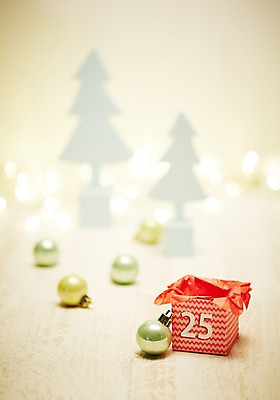 포토 JPG 스튜디오촬영 백그라운드 크리스마스장식 크리스마스 크리스마스용품 실내 사람없음 아웃포커스 장식 상자 숫자 오브젝트 국내포토 문자 기념일 촬영기법 내부 용품 파일형식