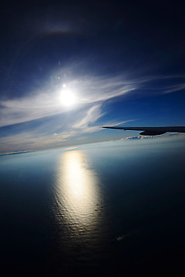 포토 JPG 주간 구름 바다 하늘 비행기 사람없음 야외 빛 태양 비행 국내포토 자연요소 항공교통 대중교통 파일형식